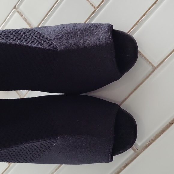 Open toe booties - Picture 3 of 6